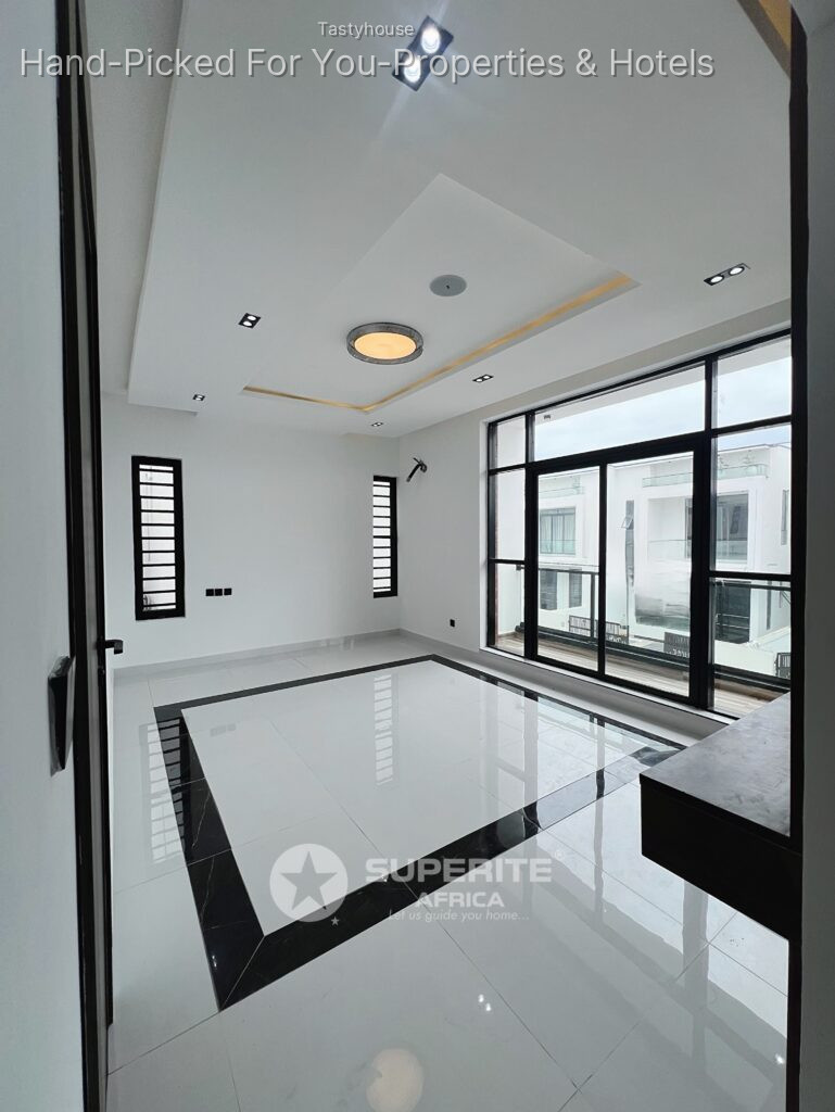 5-Bedroom Fully Detached Duplex with BQ – Chevron, Lekki