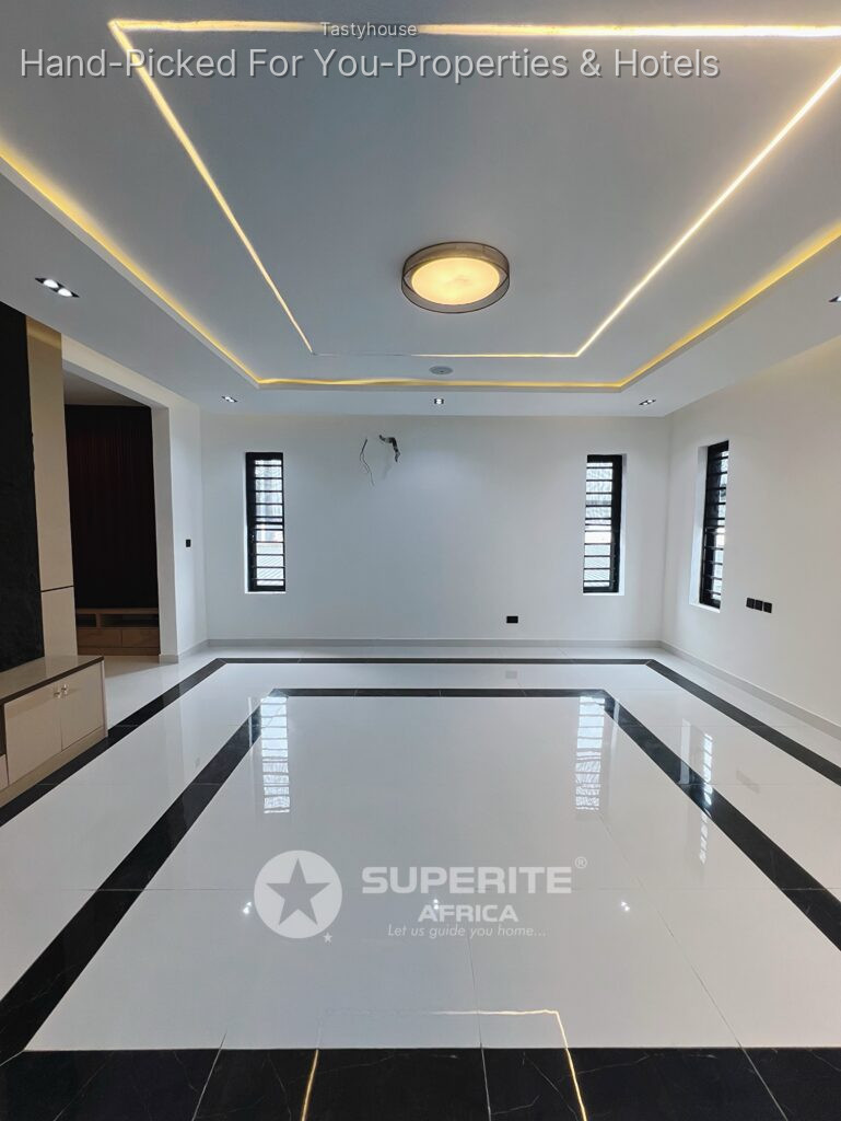 5-Bedroom Fully Detached Duplex with BQ – Chevron, Lekki
