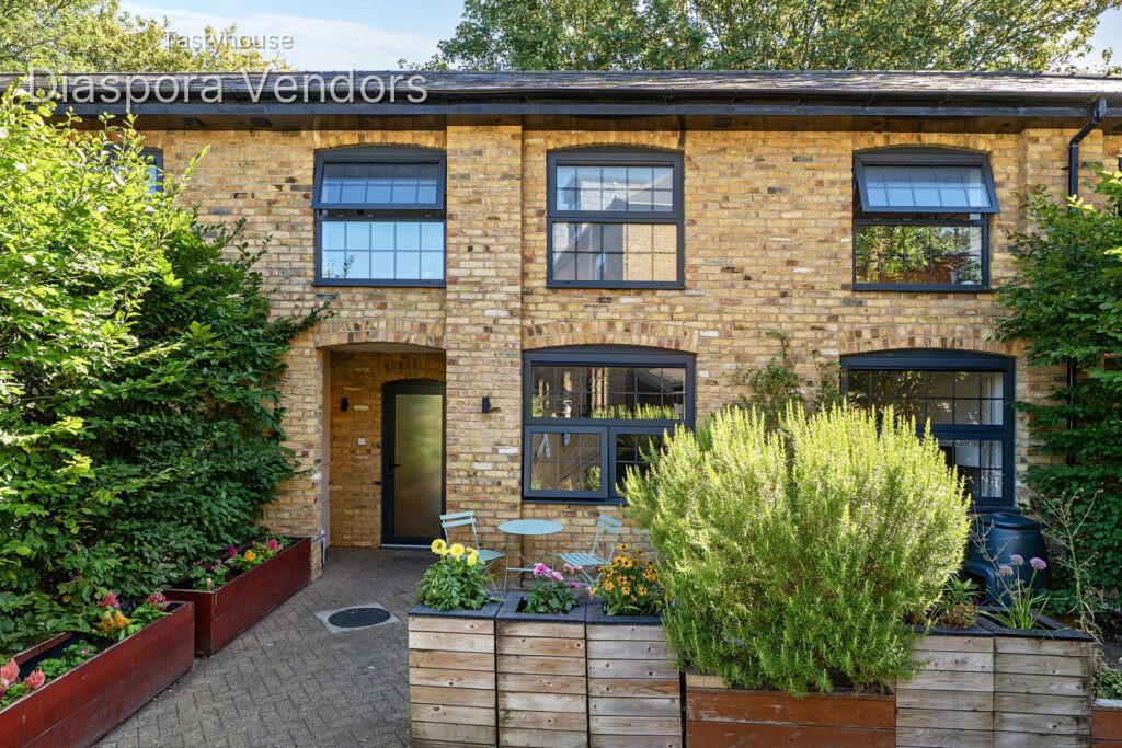3-Bedroom House for Sale – Hatcham Park Mews, London
