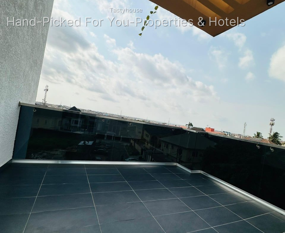 LUXURIOUS AUTOMATED 5 BEDROOM FULLY DETACHED DUPLEX WITH A BQ