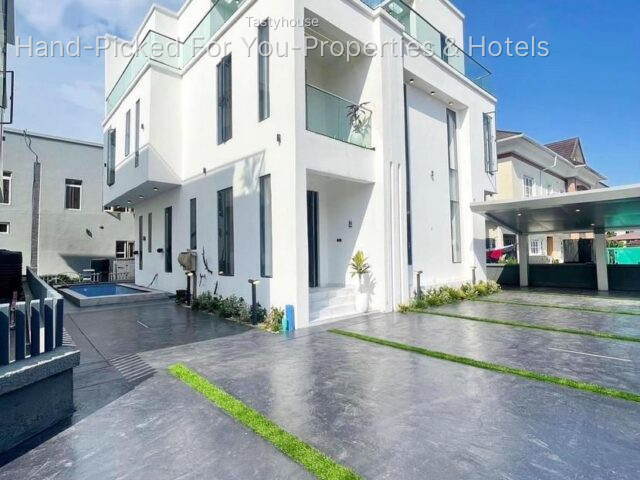 LUXURIOUS AUTOMATED 5 BEDROOM FULLY DETACHED DUPLEX WITH A BQ