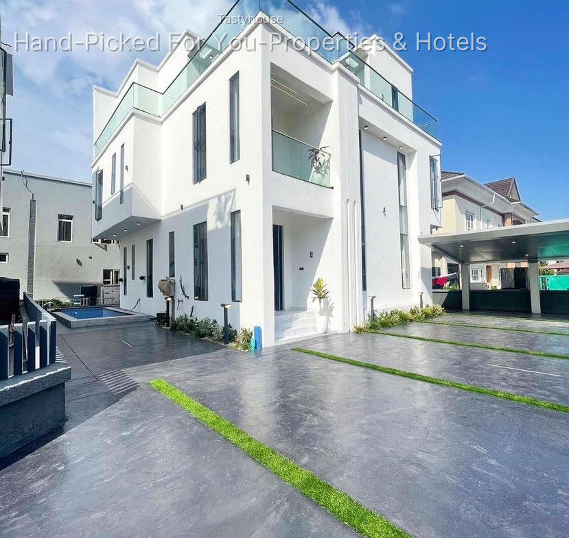 LUXURIOUS AUTOMATED 5 BEDROOM FULLY DETACHED DUPLEX WITH A BQ