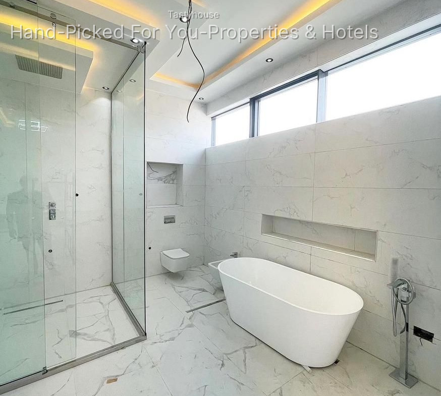LUXURIOUS AUTOMATED 5 BEDROOM FULLY DETACHED DUPLEX WITH A BQ