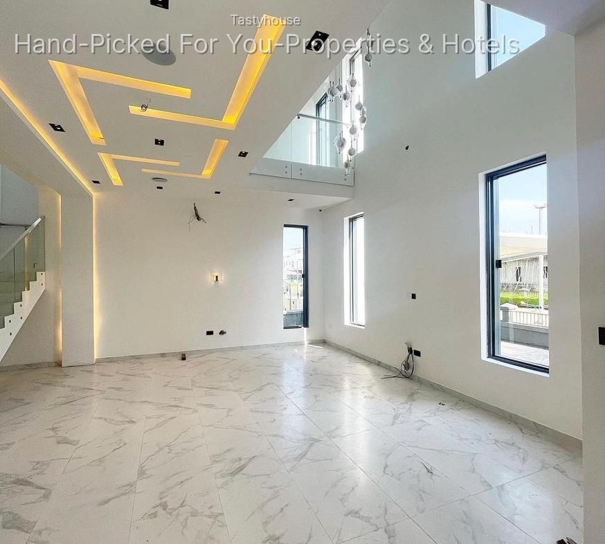 LUXURIOUS AUTOMATED 5 BEDROOM FULLY DETACHED DUPLEX WITH A BQ