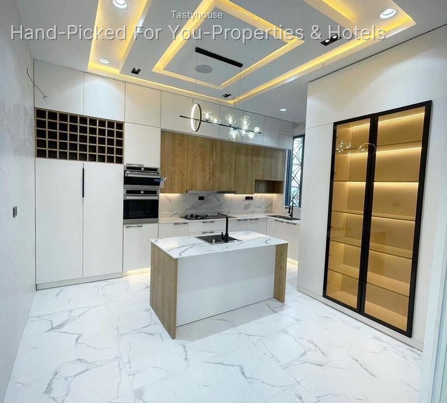 LUXURIOUS AUTOMATED 5 BEDROOM FULLY DETACHED DUPLEX WITH A BQ
