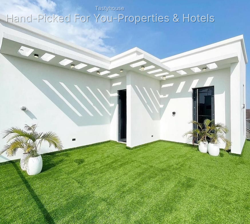 LUXURIOUS AUTOMATED 5 BEDROOM FULLY DETACHED DUPLEX WITH A BQ