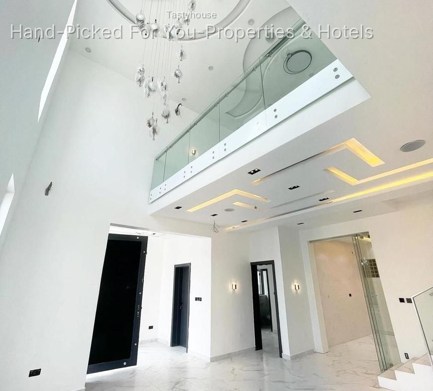 LUXURIOUS AUTOMATED 5 BEDROOM FULLY DETACHED DUPLEX WITH A BQ