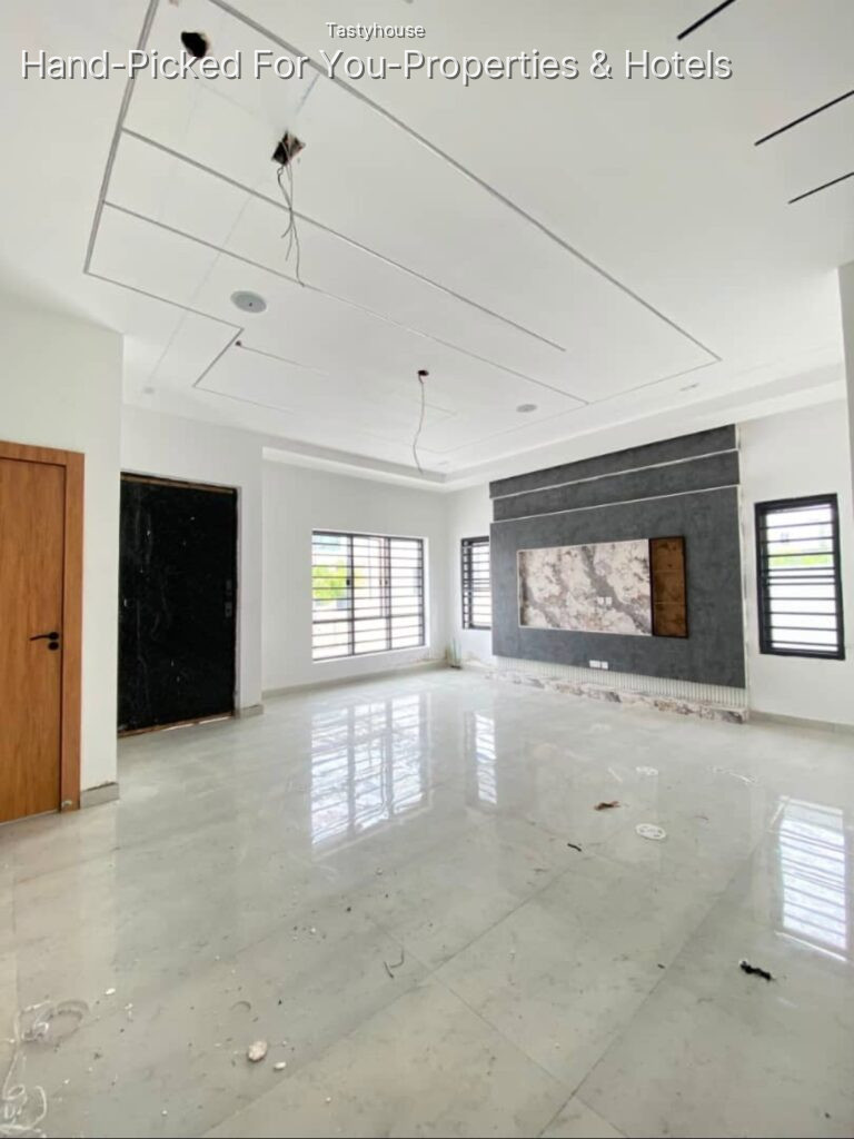 4 BEDROOM SEMI-DETACHED DUPLEX