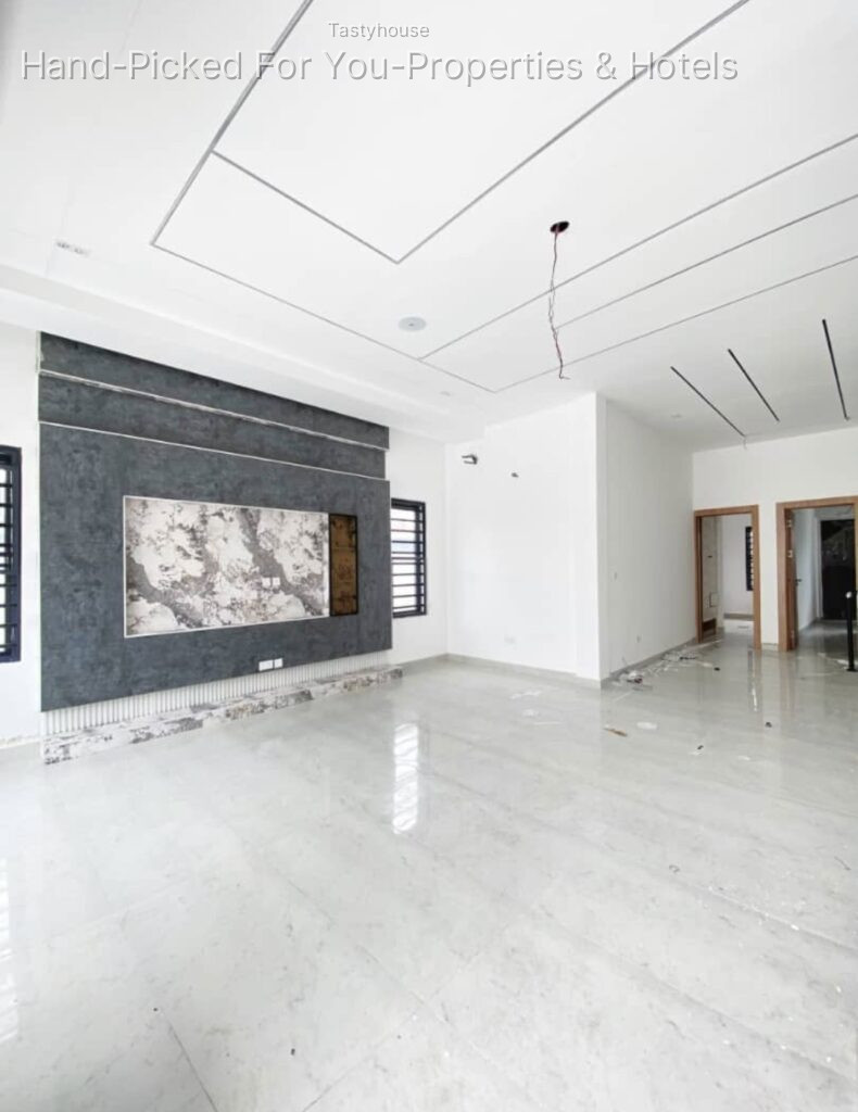 4 BEDROOM SEMI-DETACHED DUPLEX