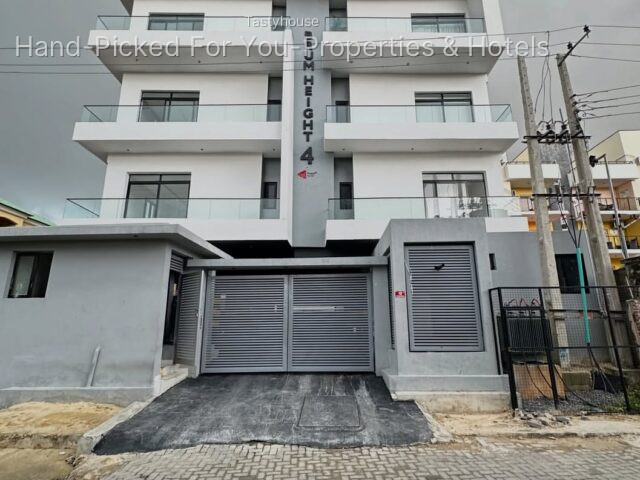 Spacious 2 Bedroom Apartment with Swimming pool and Elevator