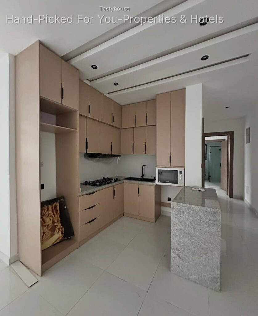 Spacious 2 Bedroom Apartment with Swimming pool and Elevator