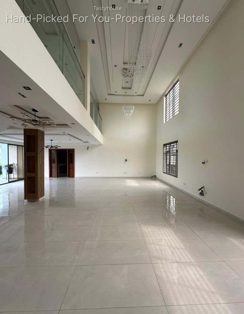 LUXURY 5BEDROOM FULLY DETACHED DUPLEX