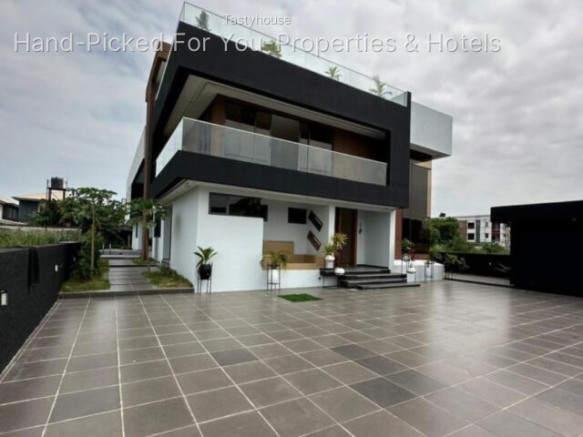 LUXURY 5BEDROOM FULLY DETACHED DUPLEX
