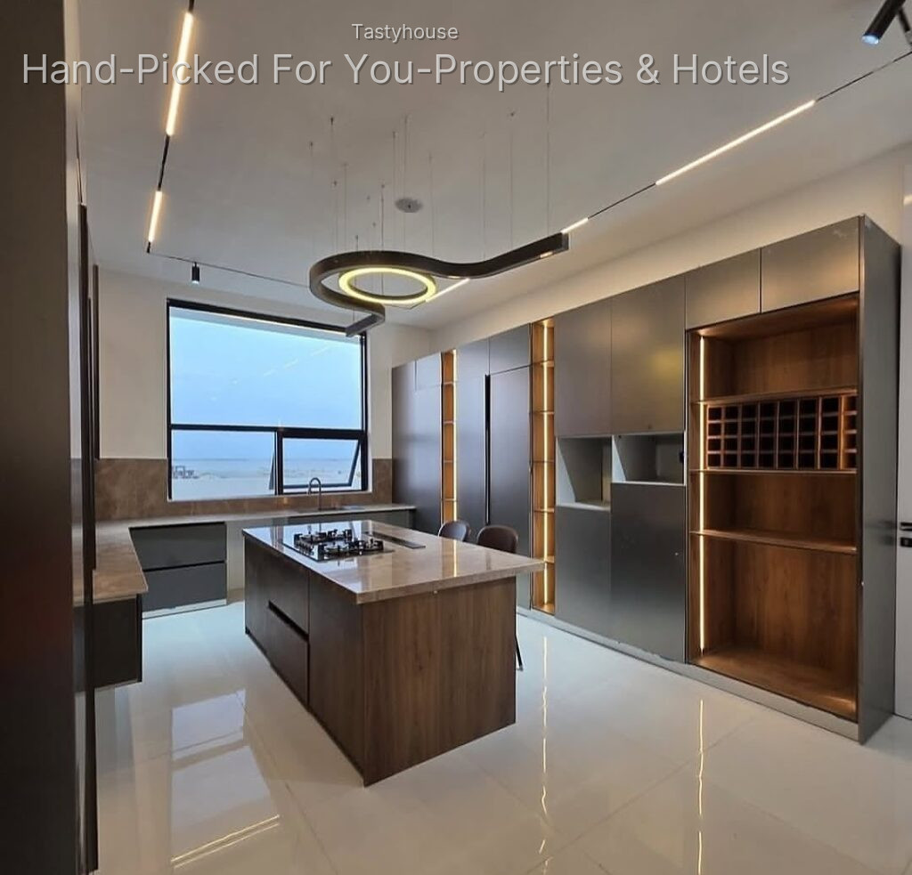 LUXURY AUTOMATED 5 BEDROOM DETACHED HOME