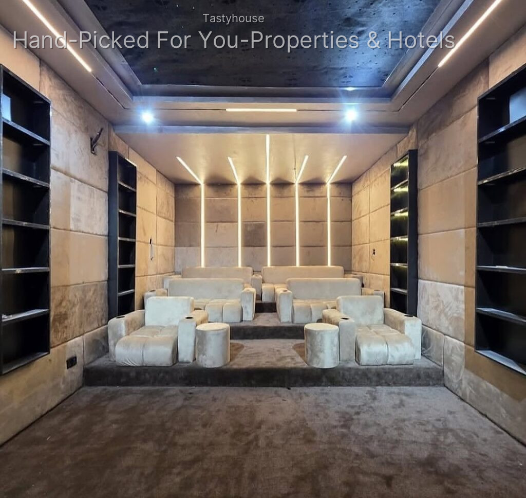 LUXURY AUTOMATED 5 BEDROOM DETACHED HOME