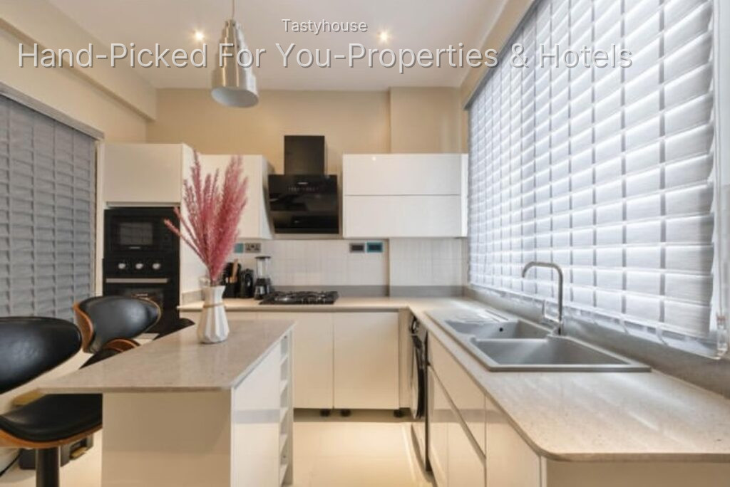 Contemporary 2 Bedroom Masionette