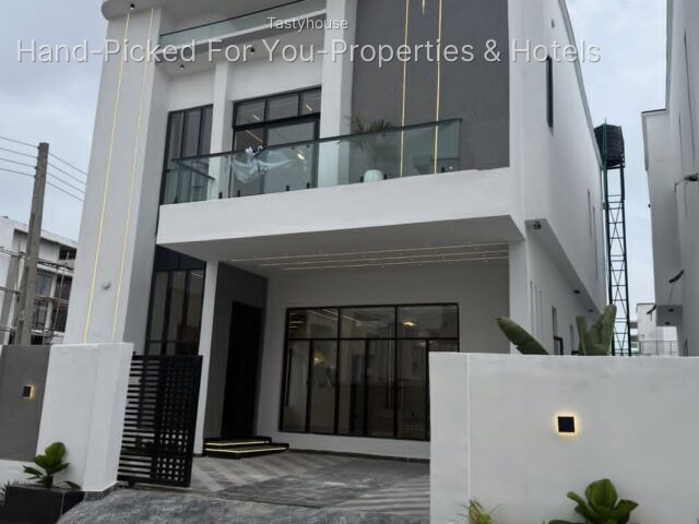 4 BEDROOM DETACHED DUPLEX