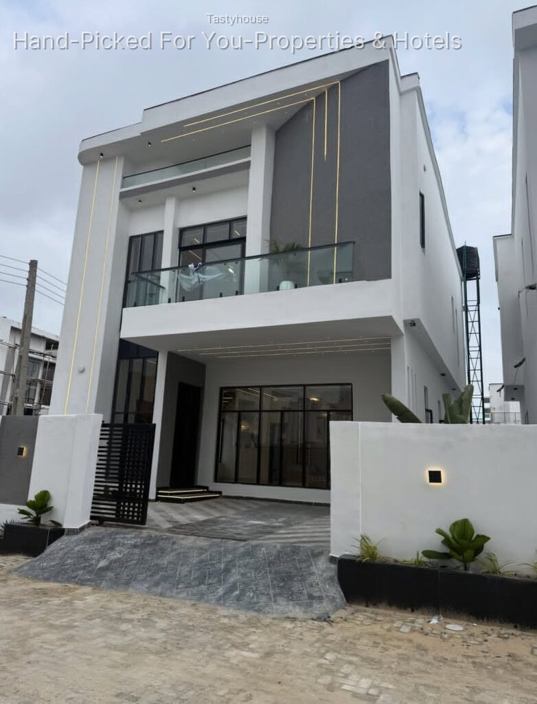 4 BEDROOM DETACHED DUPLEX