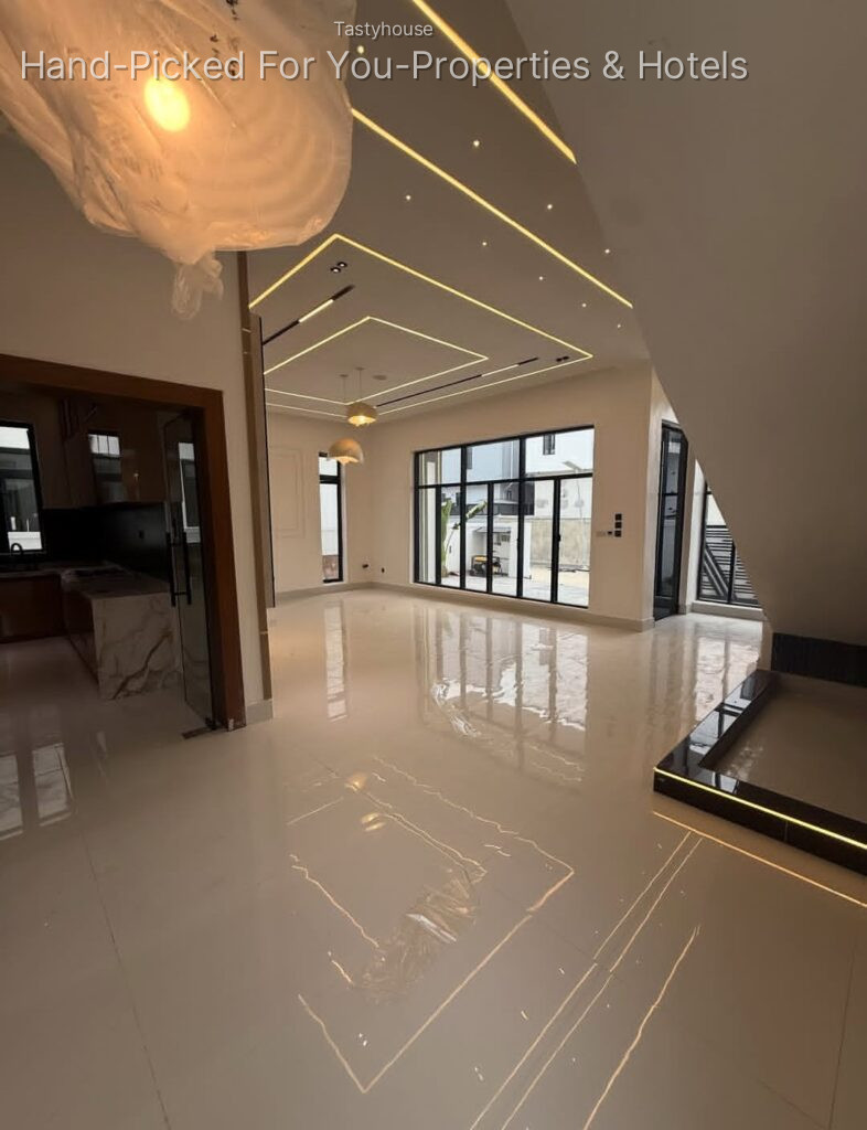 4 BEDROOM DETACHED DUPLEX