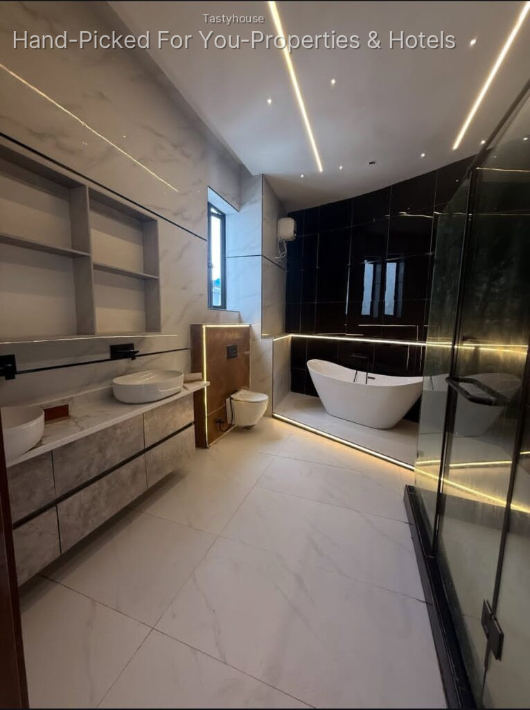 4 BEDROOM DETACHED DUPLEX
