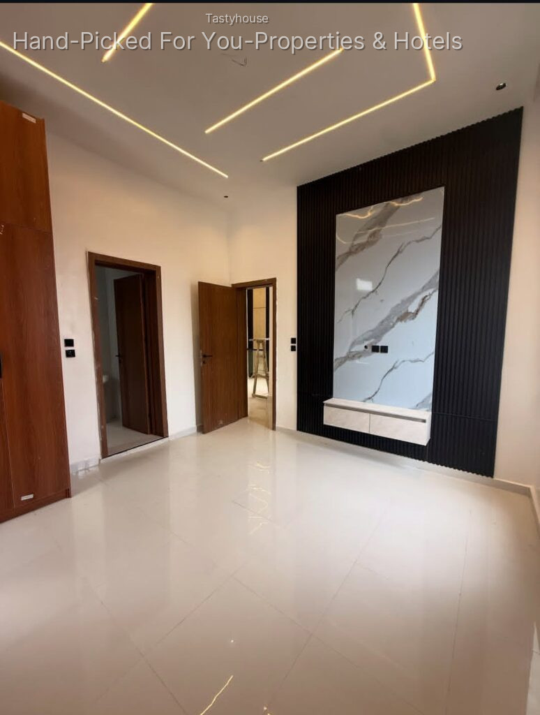 4 BEDROOM DETACHED DUPLEX