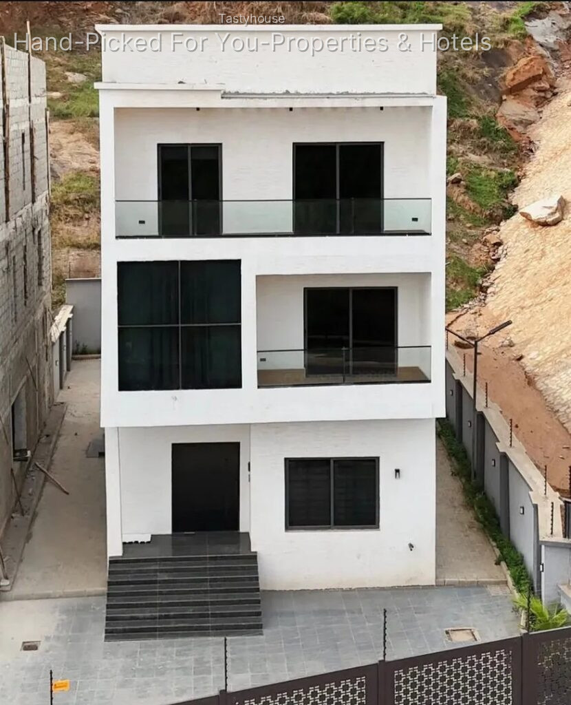 5 Bedroom Detached Duplex