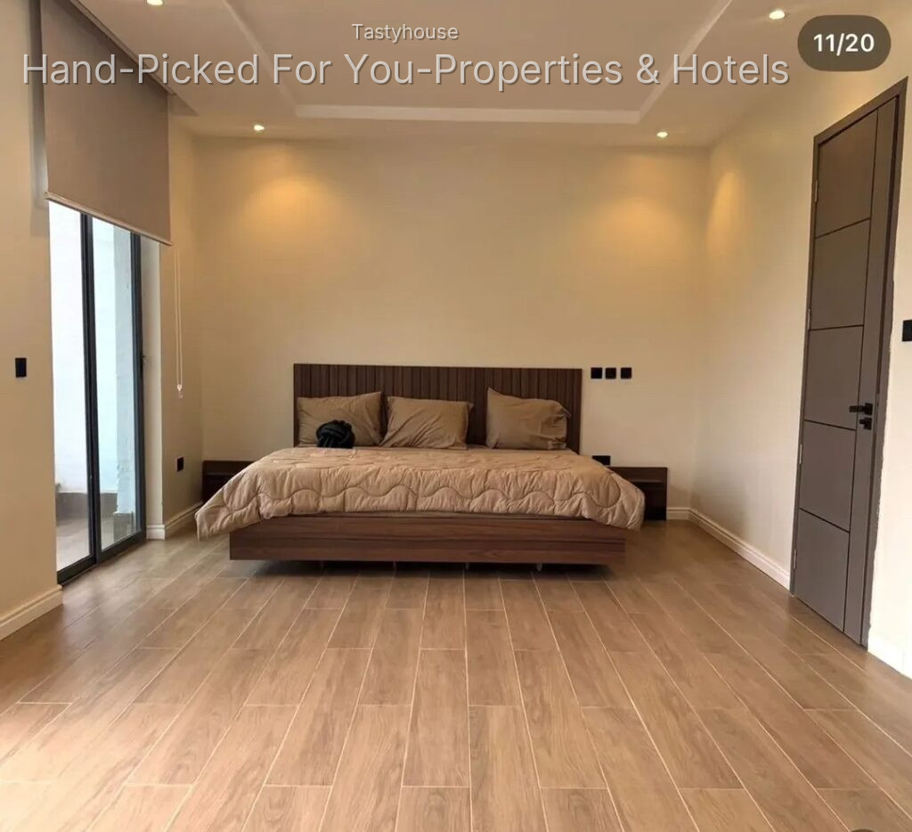 5 Bedroom Detached Duplex
