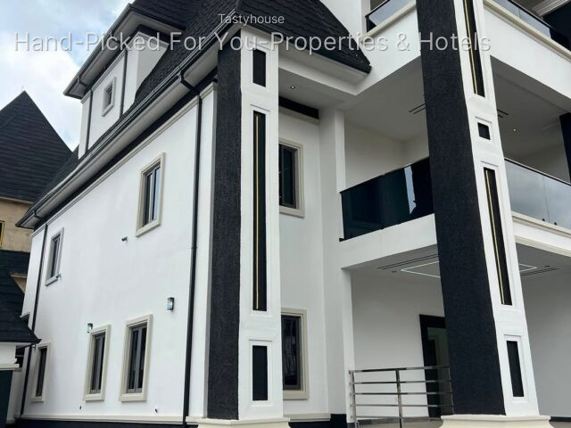 5 bedroom fully detached duplex