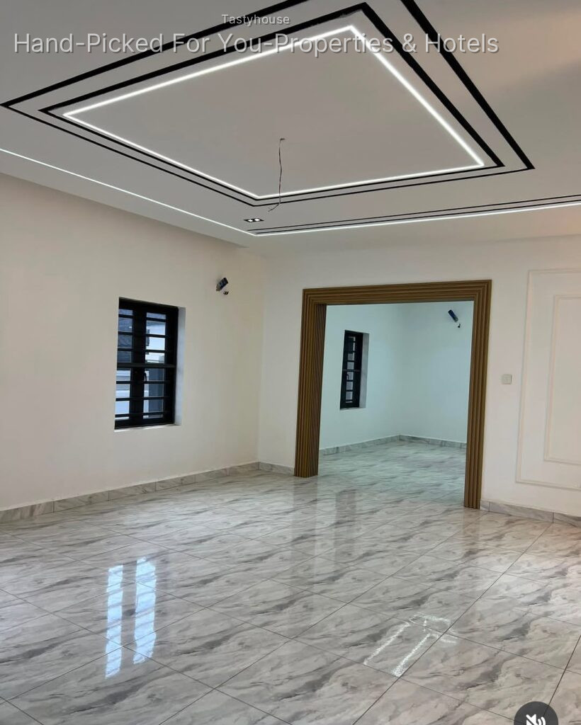 5 bedroom fully detached duplex