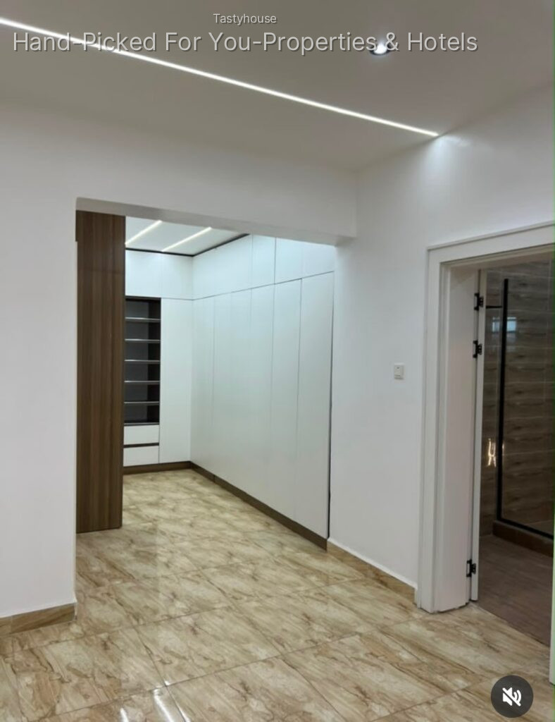 5 bedroom fully detached duplex