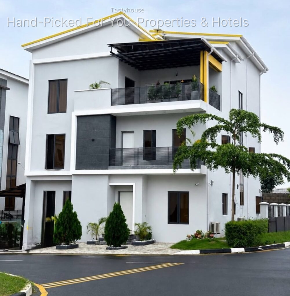 5 bedroom detached duplex