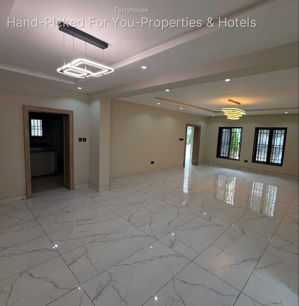 5 bedroom detached duplex