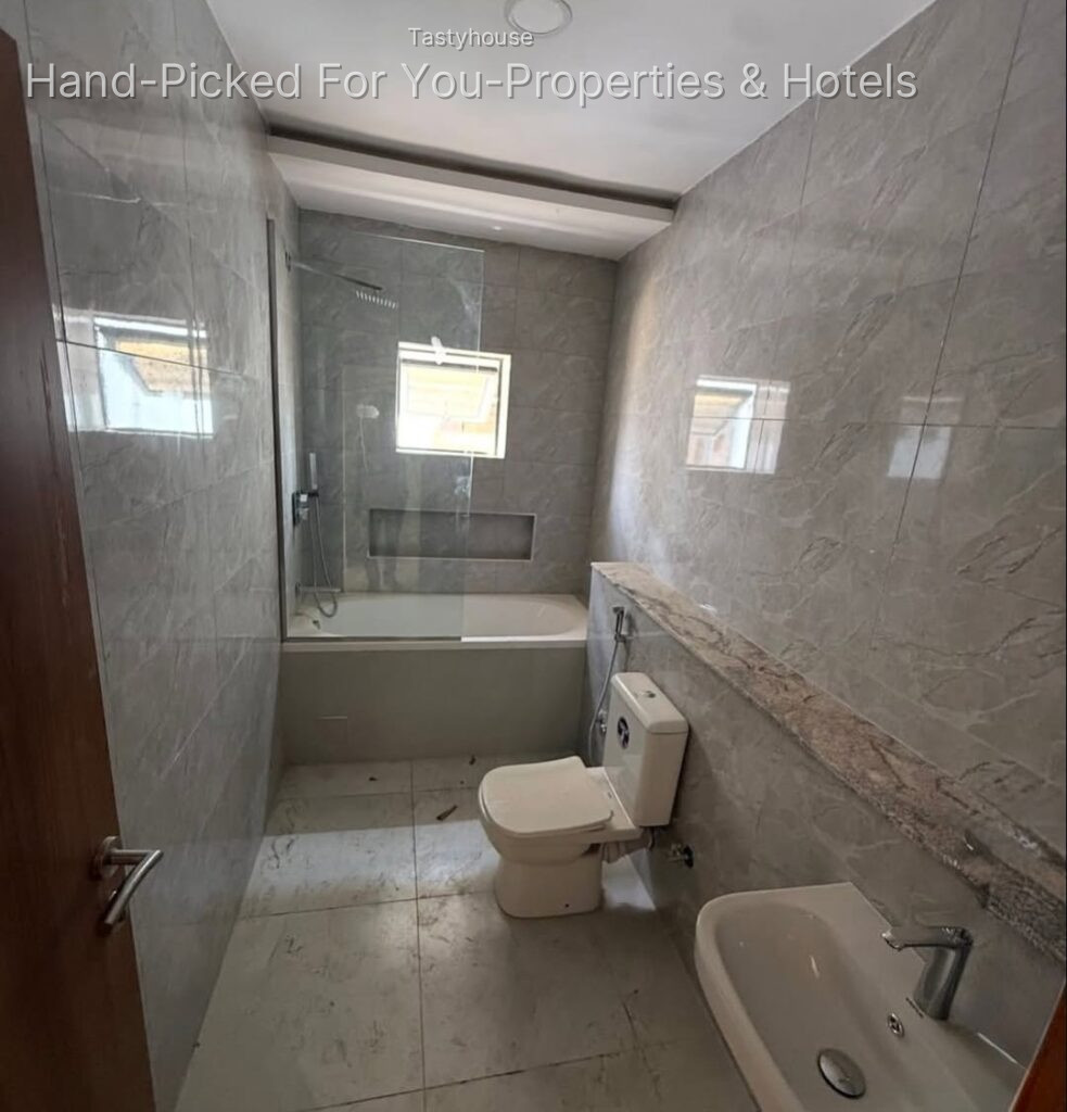 5 bedroom detached duplex