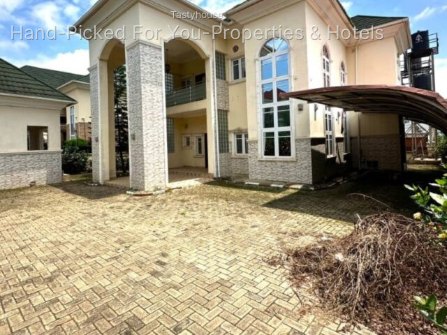 5 Bedroom Fully Detached Duplex & BQ