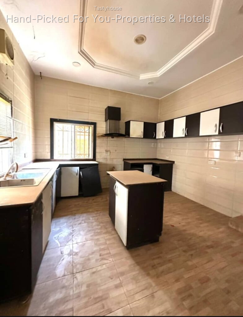 5 Bedroom Fully Detached Duplex & BQ