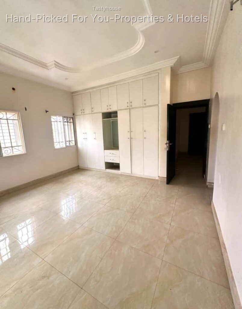 5 Bedroom Fully Detached Duplex & BQ