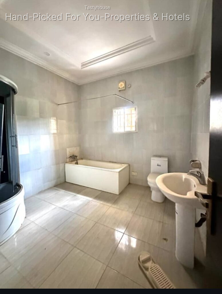 5 Bedroom Fully Detached Duplex & BQ