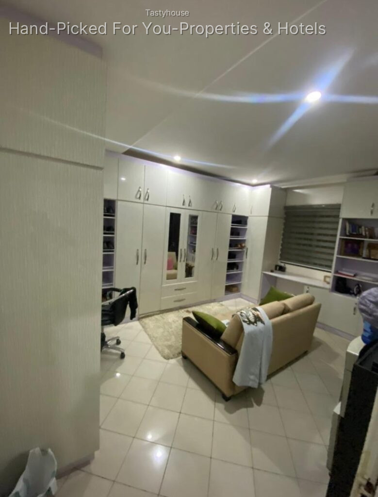 Spacious 4 Bedroom Terrace Duplex 1 Room BQ