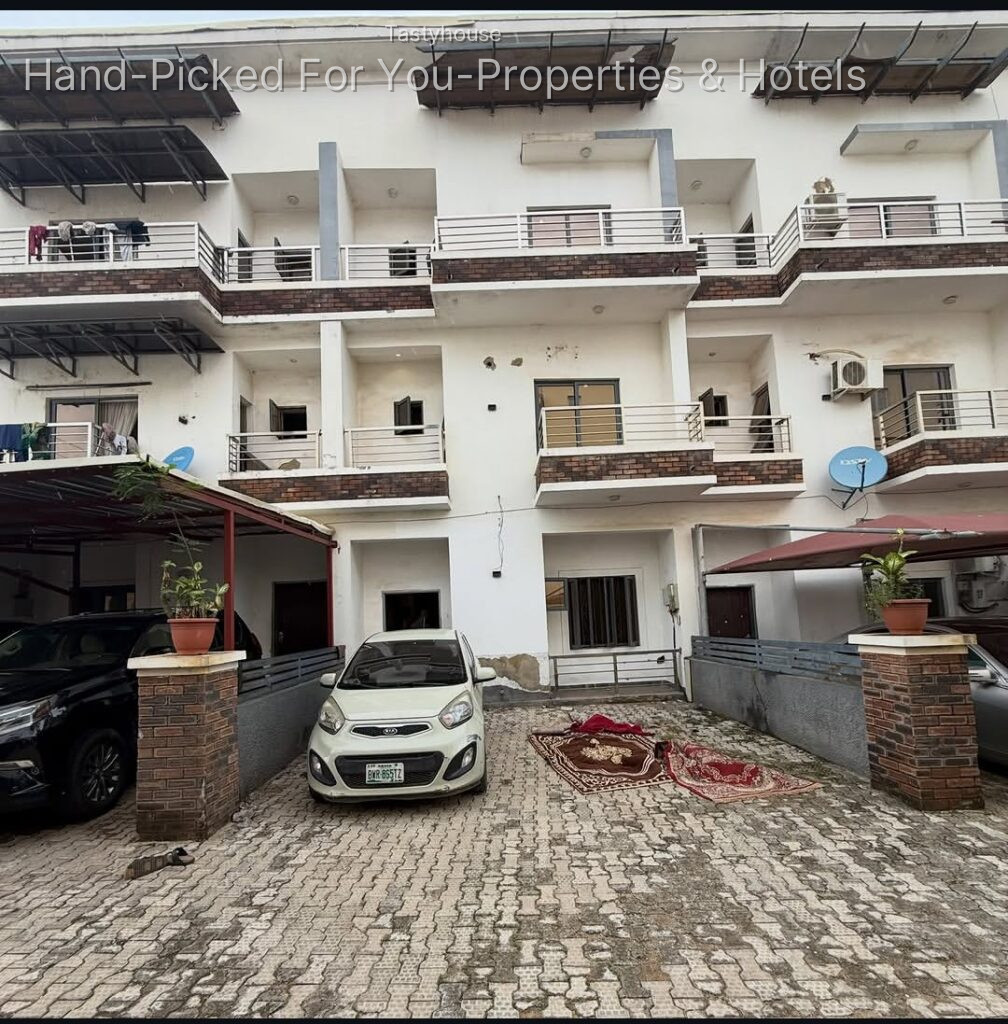4 Bedroom Terrace Duplex 1 Room BQ