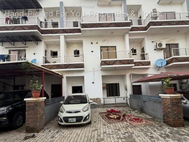 4 Bedroom Terrace Duplex 1 Room BQ
