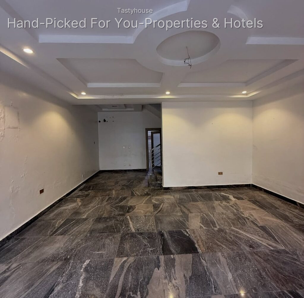 4 Bedroom Terrace Duplex 1 Room BQ