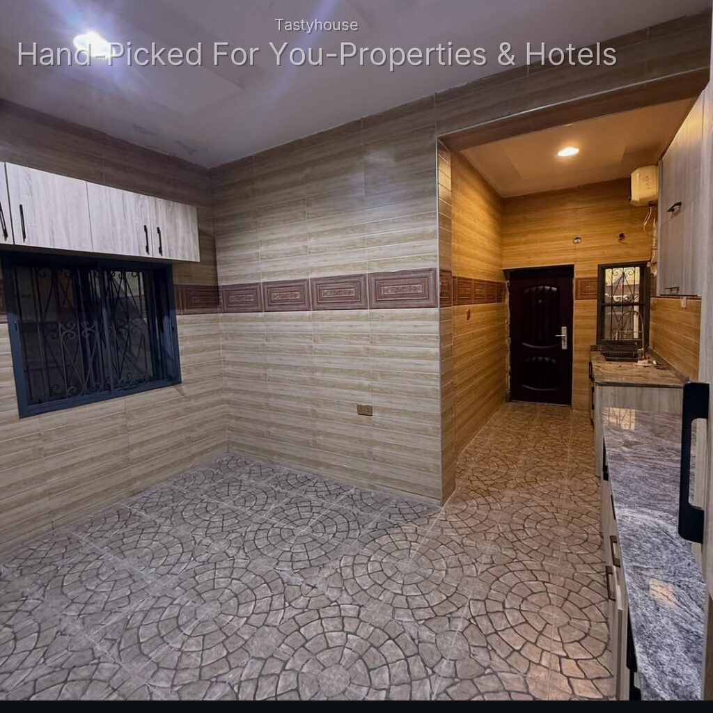 4 Bedroom Terrace Duplex 1 Room BQ