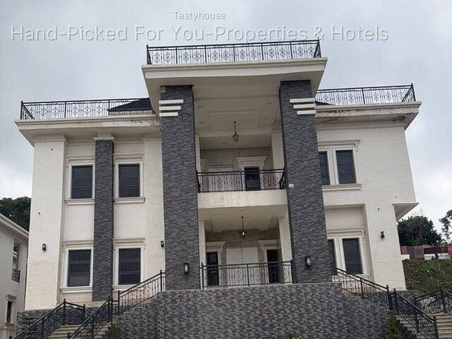 8 BEDROOM MANSION WITH BASEMENT
