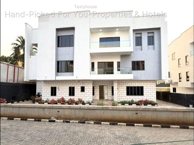 4 Bedroom Detached Duplex + Guest Chalet