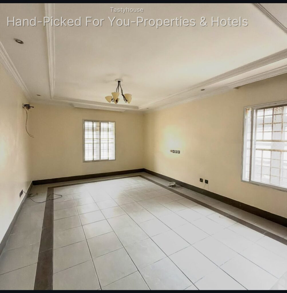 5 Bedroom detached duplex 2 rooms Bq