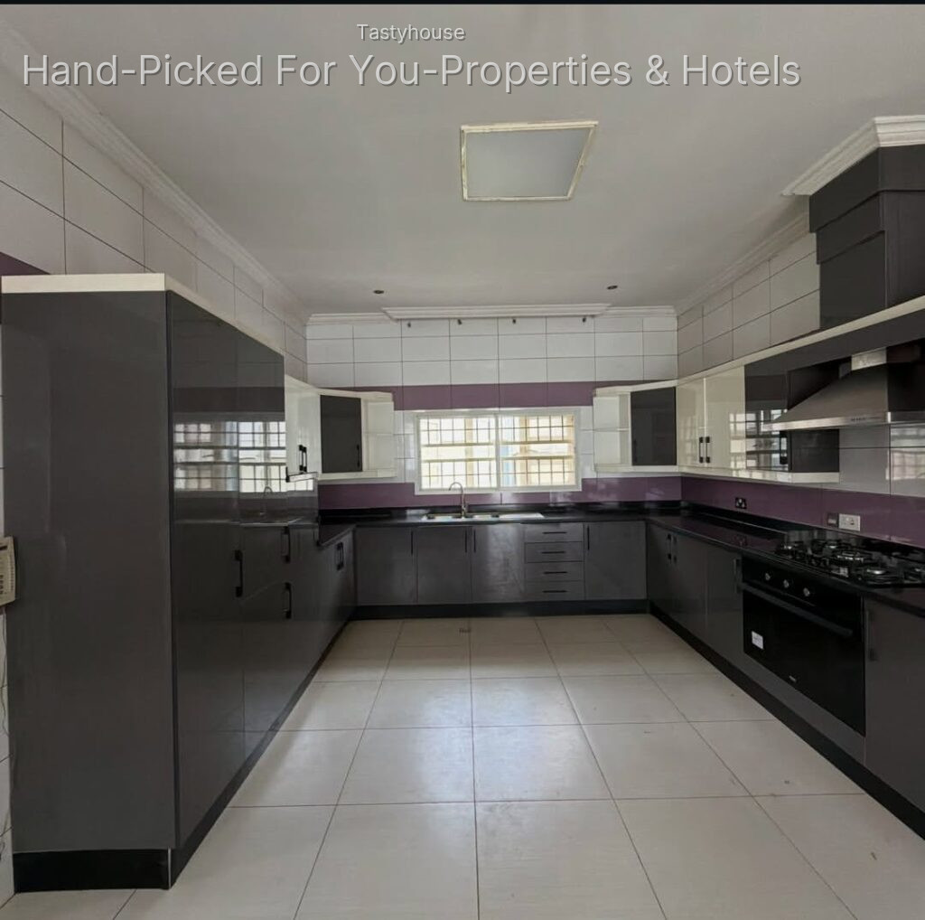5 Bedroom detached duplex 2 rooms Bq