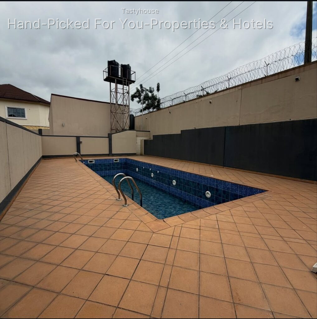 5 Bedroom detached duplex 2 rooms Bq