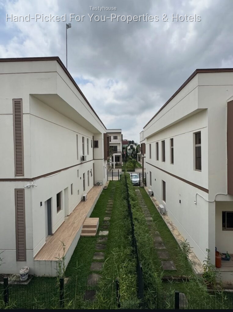 4 bed semidetached duplex | 2 living rooms | Bq