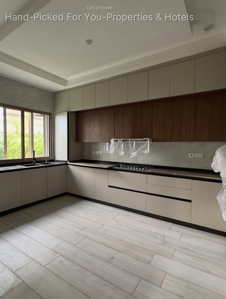 4 bed semidetached duplex | 2 living rooms | Bq