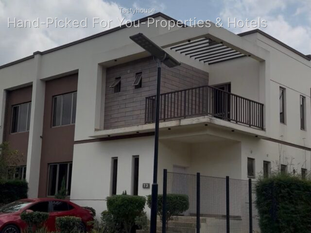 4 bed semidetached duplex | 2 living rooms | Bq